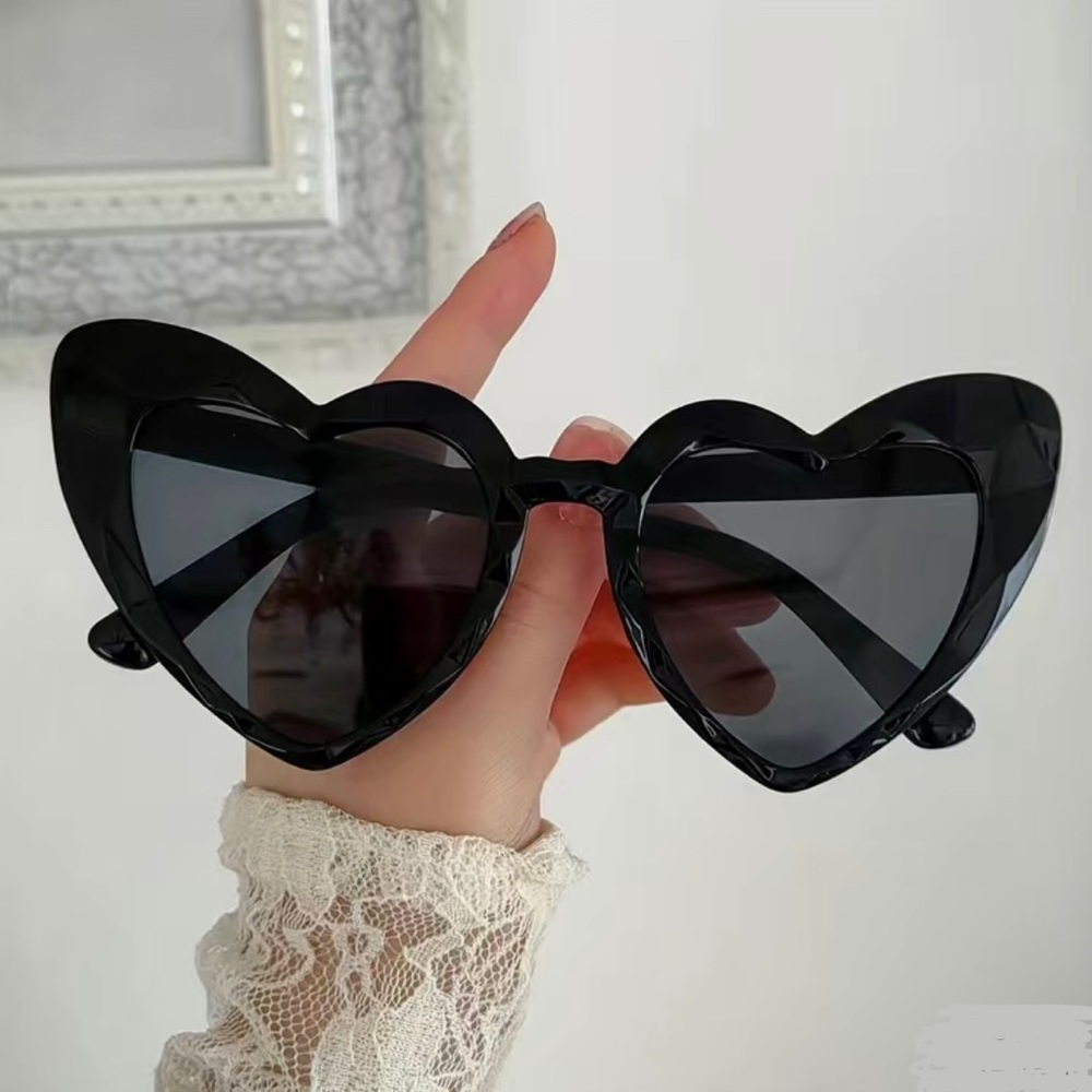 Black Heart Shaped Angular Pattern Sunglasses